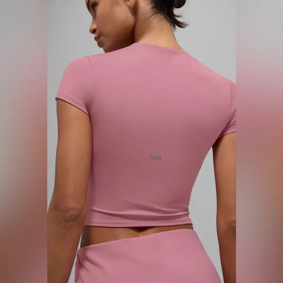 ALO YOGA | ✨NEW✨ ALO Softsculpt Precision Short Sleeve Top in Pink Wild Rose - Picture 2 of 7